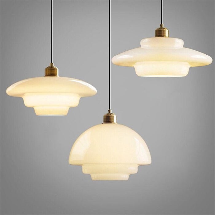 Lampa wisząca ze szkła białego — Smukła, nowoczesna elegancja w stylu Mid-Century Modern