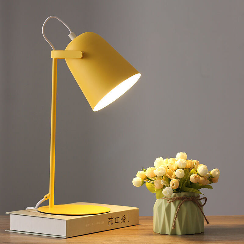 Nordic Metal LED Lampa biurkowa — eleganckie, minimalistyczne światło do czytania i nauki