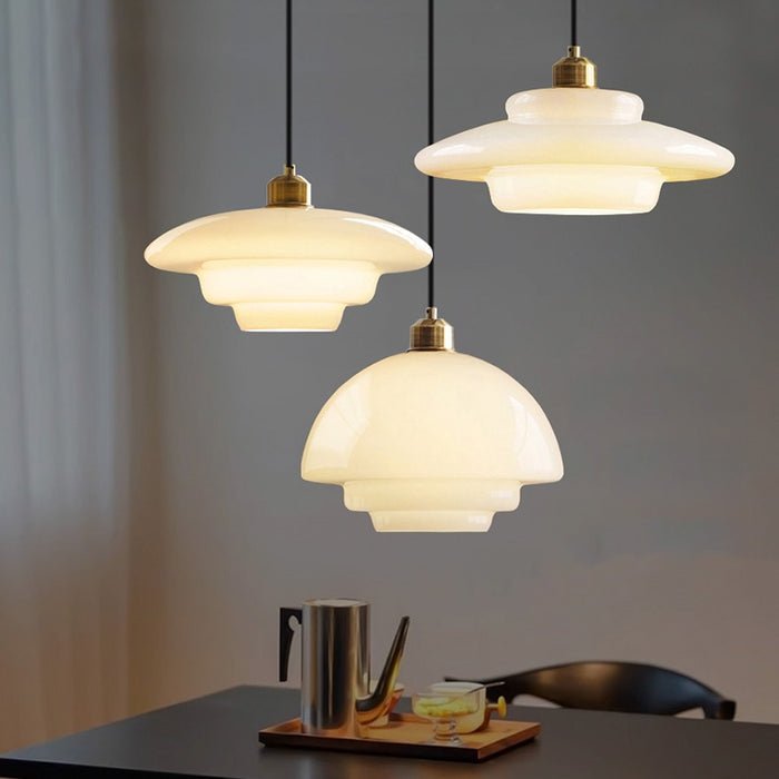 Lampa wisząca ze szkła białego — Smukła, nowoczesna elegancja w stylu Mid-Century Modern