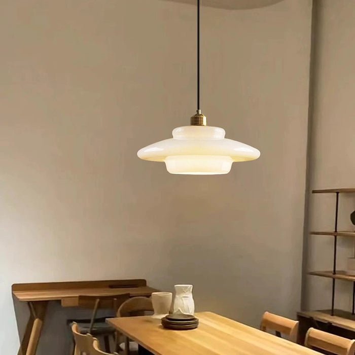Lampa wisząca ze szkła białego — Smukła, nowoczesna elegancja w stylu Mid-Century Modern