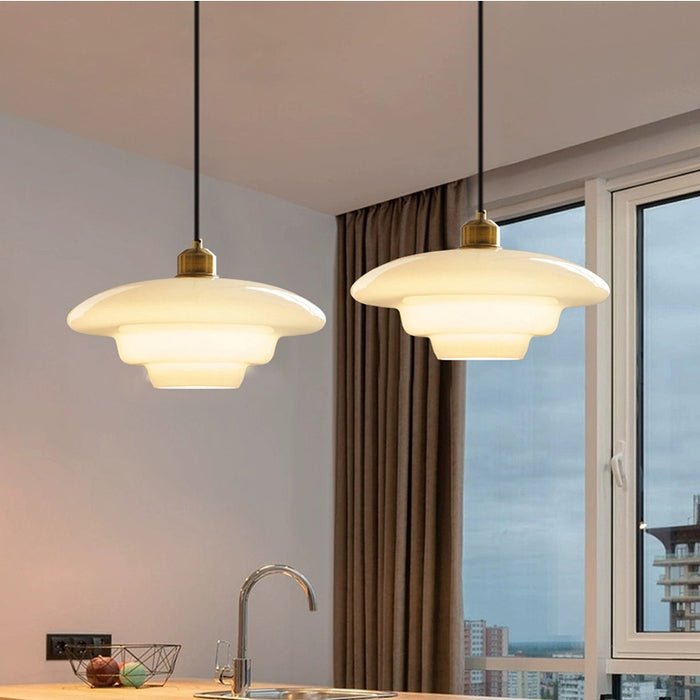 Lampa wisząca ze szkła białego — Smukła, nowoczesna elegancja w stylu Mid-Century Modern