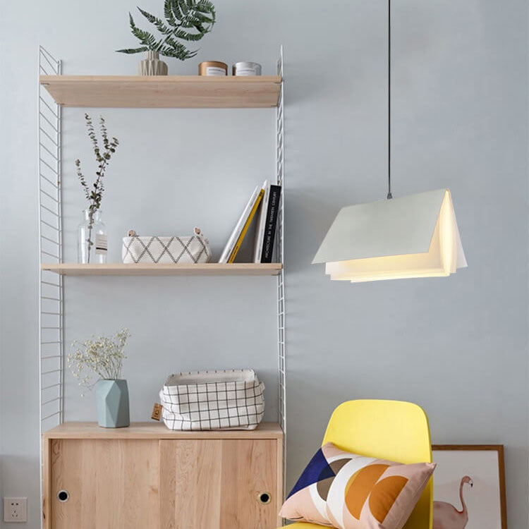 Latająca książka – nowoczesna lampa wisząca inspirowana książkami