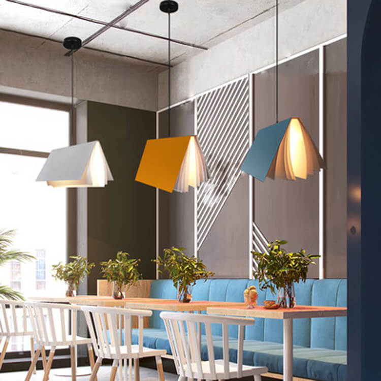 Latająca książka – nowoczesna lampa wisząca inspirowana książkami