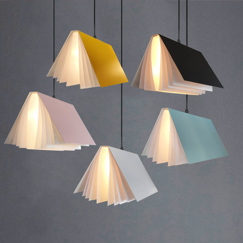 Latająca książka – nowoczesna lampa wisząca inspirowana książkami