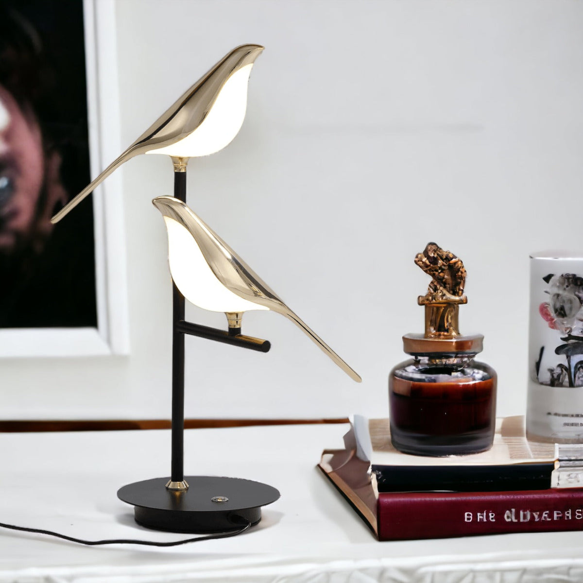 Złota lampa ścienna Birdlight — nowoczesny skandynawski kinkiet LED do stylowych wnętrz