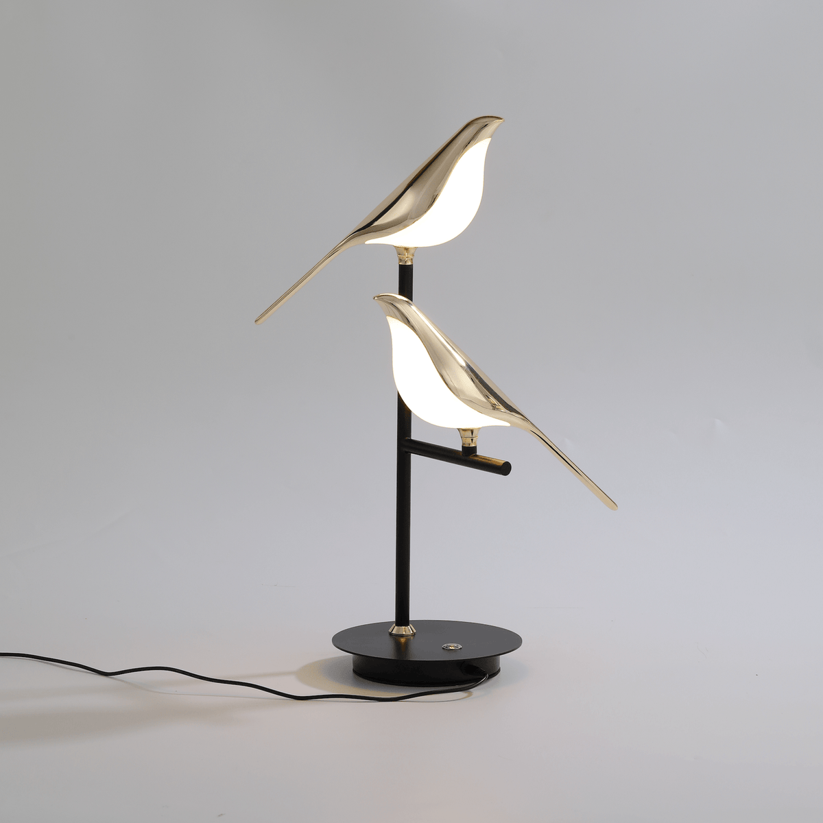 Złota lampa ścienna Birdlight — nowoczesny skandynawski kinkiet LED do stylowych wnętrz