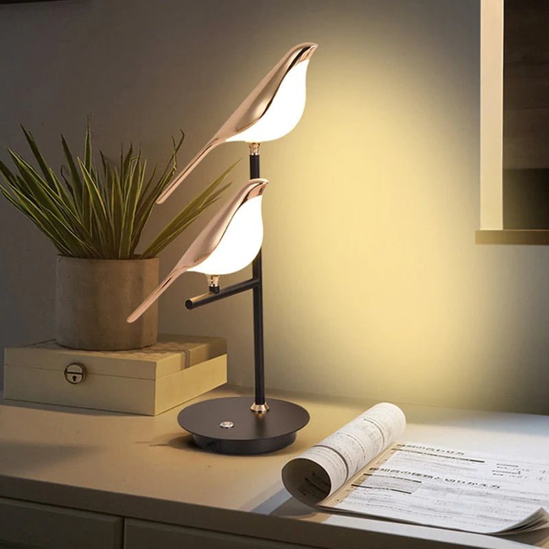Złota lampa ścienna Birdlight — nowoczesny skandynawski kinkiet LED do stylowych wnętrz