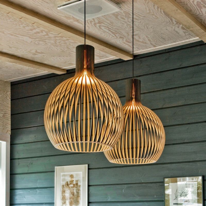 Ręcznie wykonana drewniana lampa wisząca – naturalny skandynawski styl dla ciepłych, minimalistycznych wnętrz