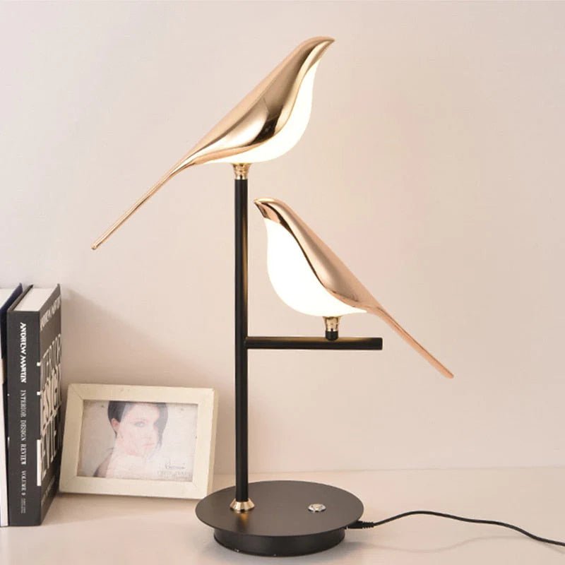 Złota lampa ścienna Birdlight — nowoczesny skandynawski kinkiet LED do stylowych wnętrz