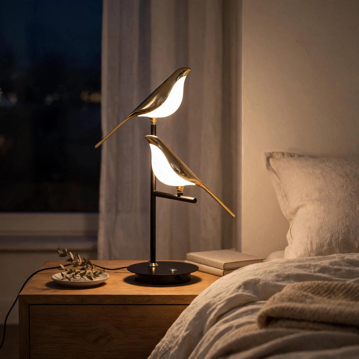 Złota lampa ścienna Birdlight — nowoczesny skandynawski kinkiet LED do stylowych wnętrz