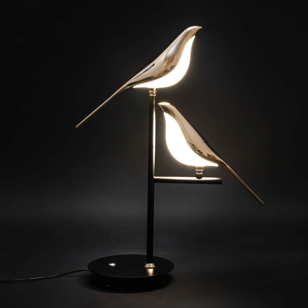 Złota lampa ścienna Birdlight — nowoczesny skandynawski kinkiet LED do stylowych wnętrz