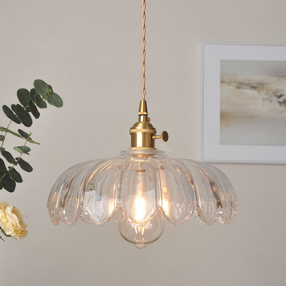 Lampa wisząca vintage z kwiatowym motywem i kolorowym szkłem – eleganckie światło wiszące