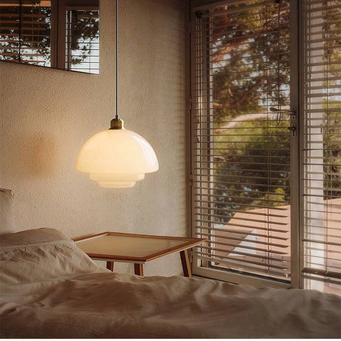 Lampa wisząca ze szkła białego — Smukła, nowoczesna elegancja w stylu Mid-Century Modern