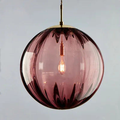 Elegancka wisząca lampa w kształcie szklanej kuli — nordycka elegancja do każdego wnętrza