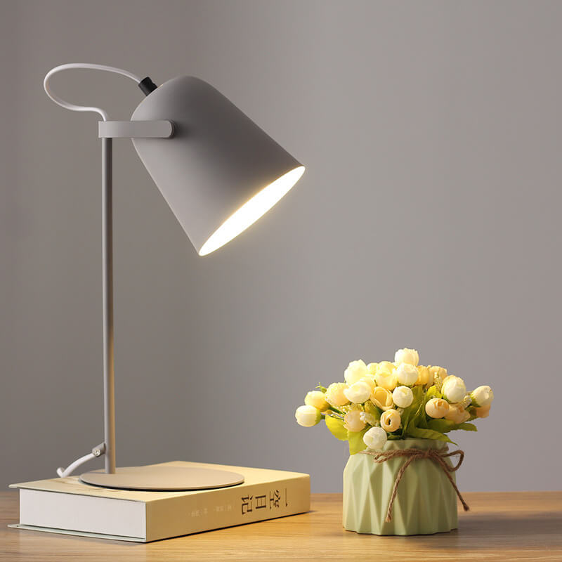 Nordic Metal LED Lampa biurkowa — eleganckie, minimalistyczne światło do czytania i nauki