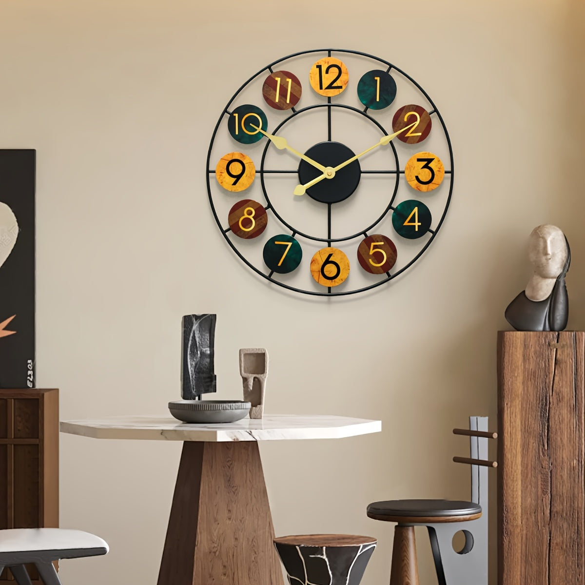 Wyrazisty metalowy zegar ścienny – retro design z żelaza