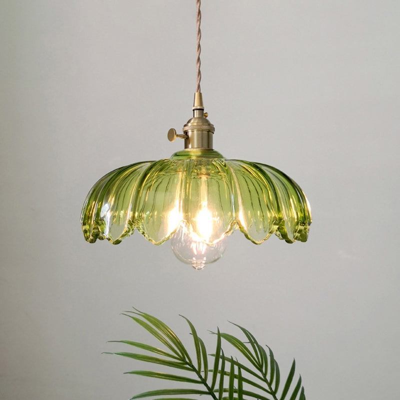 Lampa wisząca vintage z kwiatowym motywem i kolorowym szkłem – eleganckie światło wiszące