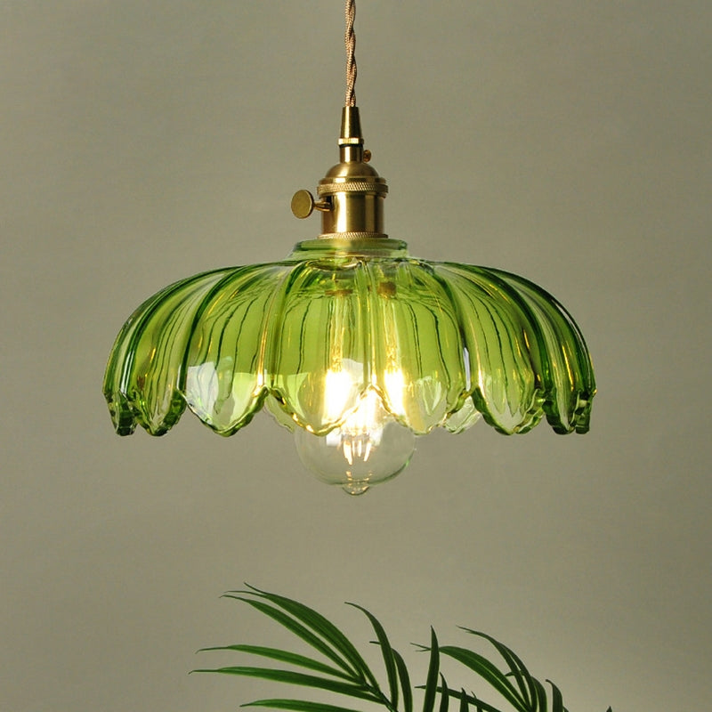 Lampa wisząca vintage z kwiatowym motywem i kolorowym szkłem – eleganckie światło wiszące