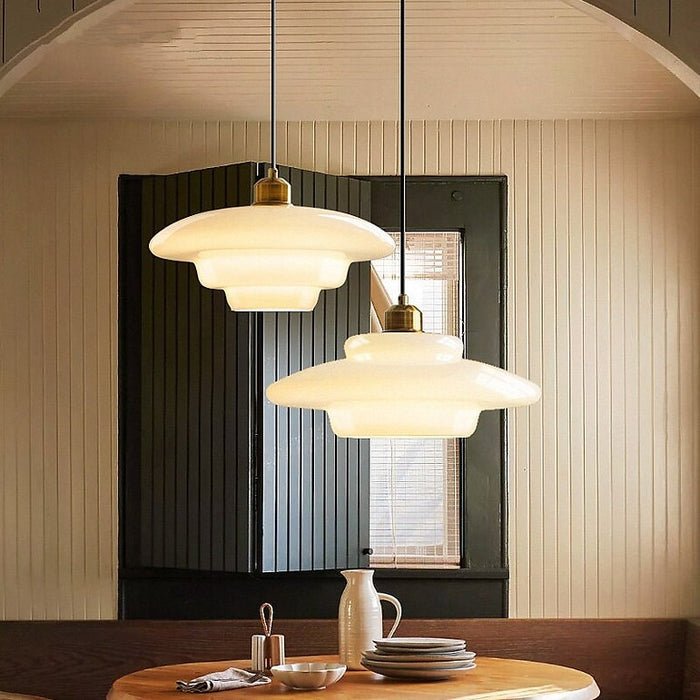 Lampa wisząca ze szkła białego — Smukła, nowoczesna elegancja w stylu Mid-Century Modern