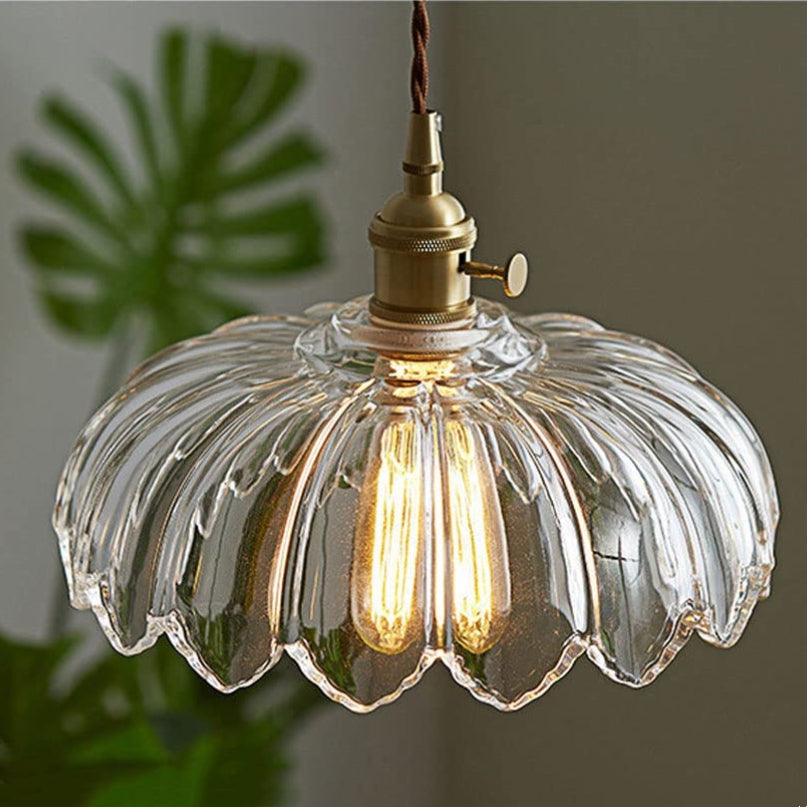 Lampa wisząca vintage z kwiatowym motywem i kolorowym szkłem – eleganckie światło wiszące