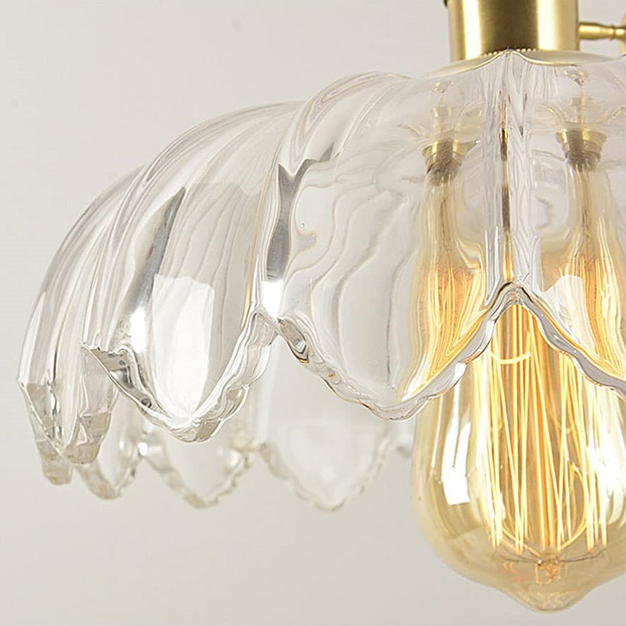 Lampa wisząca vintage z kwiatowym motywem i kolorowym szkłem – eleganckie światło wiszące