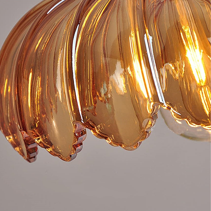 Lampa wisząca vintage z kwiatowym motywem i kolorowym szkłem – eleganckie światło wiszące