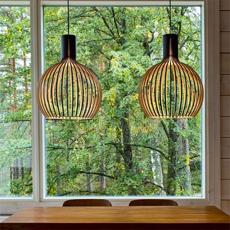 Ręcznie wykonana drewniana lampa wisząca – naturalny skandynawski styl dla ciepłych, minimalistycznych wnętrz