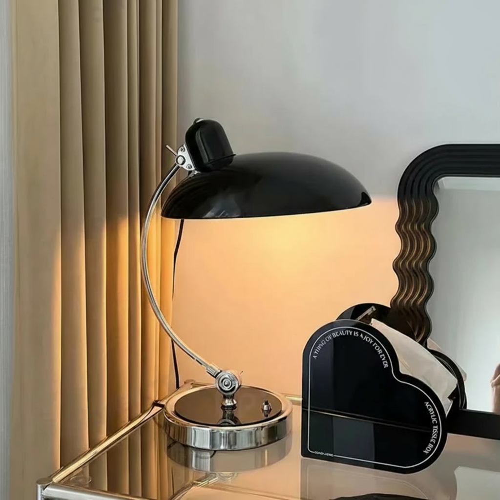 Lampa stołowa ScandiArc — smukły, zakrzywiony metalowy design inspirowany Bauhausem